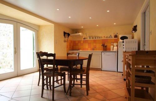 Vernassal Casa | Maison spacieuse avec grande cour et terrasse, parfait pour familles, proche St-Paulien et Allègre. - FR-1-582-306