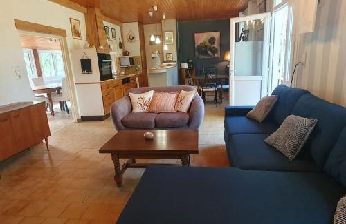 Montvalent Casa | Maison sur un terrain boisé proche de Rocamadour.