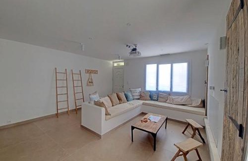 Saintes-Maries-de-la-Mer Casa | Maison tradition. rénovée, 3 min de la plage, idéale pour 9 pers. - FR-1-475-215