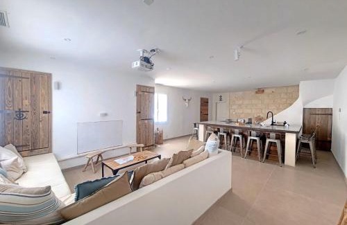 Saintes-Maries-de-la-Mer Casa | Maison tradition. rénovée, 3 min de la plage, idéale pour 9 pers. - FR-1-475-215