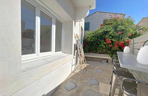 Saintes-Maries-de-la-Mer Casa | Maison tradition. rénovée, 3 min de la plage, idéale pour 9 pers. - FR-1-475-215