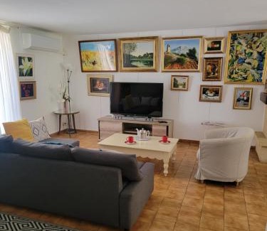 Lambesc Casa | Maison T4, campagne Provençale calme, tout confort