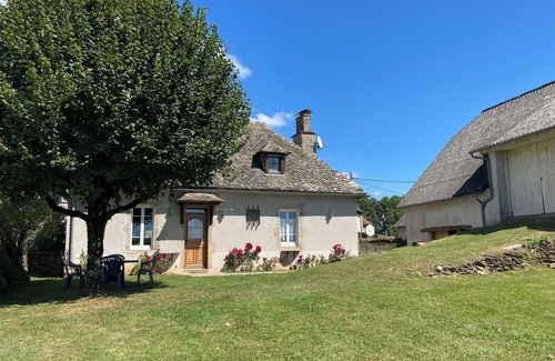 Pleaux Casa | Maison Typique au Calme Dans un Charmant Hameau Auvergnat