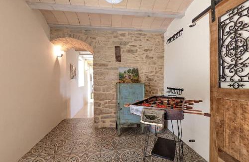 Camors Casa | Maison typique bretonne avec toit de chaume