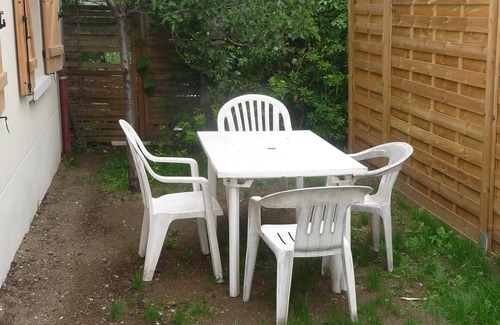 Adamville Casa | Casita de 36m2 con terraza verde privada, tranquila y al pie de París