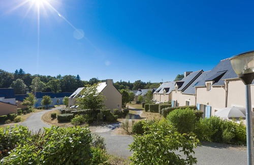 Le Tronchet Condominio | Maisonnette Charmante + Terrasse | Piscine + Sauna