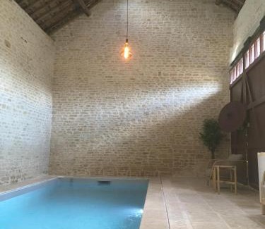 Luc-sur-Mer Casa | Maisonnette de charme avec option Piscine intérieure privée chauffée