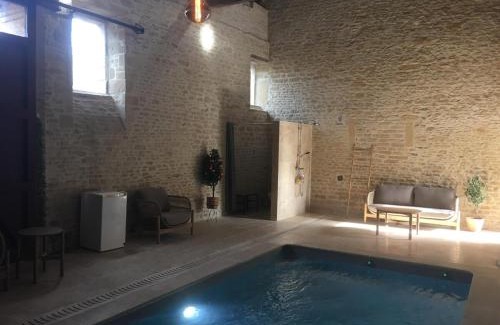 Luc-sur-Mer Casa | Maisonnette de charme avec option Piscine intérieure privée chauffée