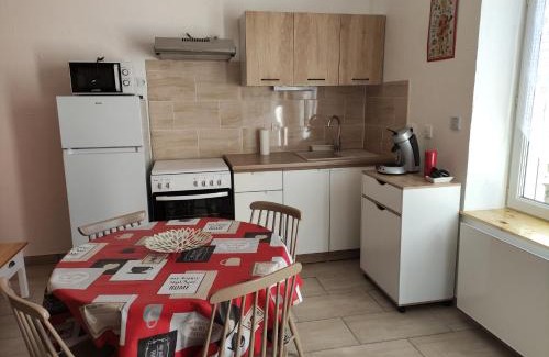 Cosne-Cours-sur-Loire Casa | Maisonnette rénovée à 5 mn du centre ville
