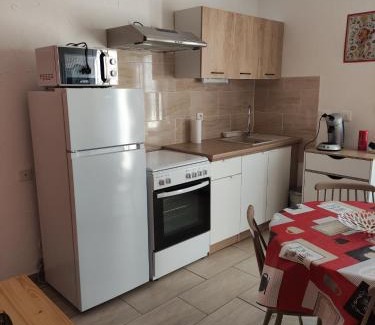 Cosne-Cours-sur-Loire Casa | Maisonnette rénovée à 5 mn du centre ville