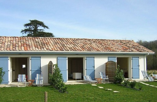 Escos Casa | Maisonnette n°1 Rez-de-jardin Campagne Frontière Pays Basque Béarn. Bain Rivière
