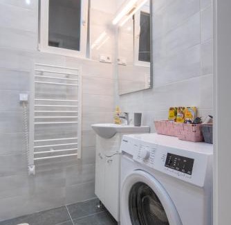 Belso-Ferencvaros Apartamento | Maja's Sweet Little Home with Free Parking and Air Condition