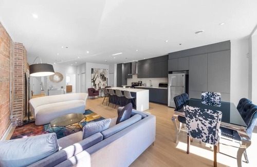 Downtown Montreal Condominio | Majestic 3 bedrooms,3 baths sleep 10, AAA location