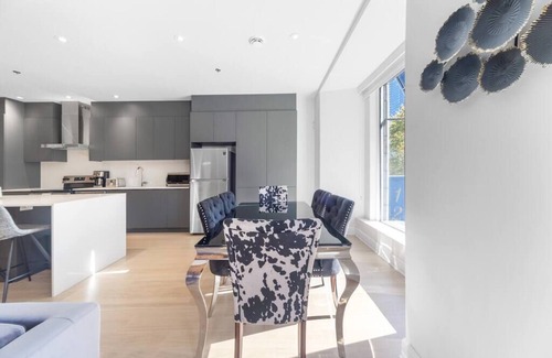 Downtown Montreal Condominio | Majestic 3 bedrooms,3 baths sleep 10, AAA location