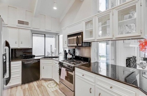 Irving Casa | Majestic 4BR/2.5B Home with Mini Golf, Pool, & Billiards