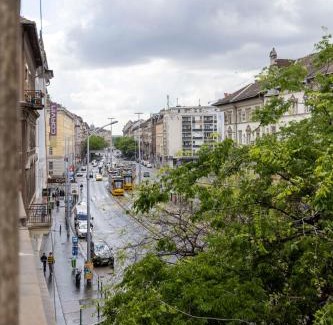 Corvin negyed Apartamento | Majestic Central Residence on the Joseph Boulevard