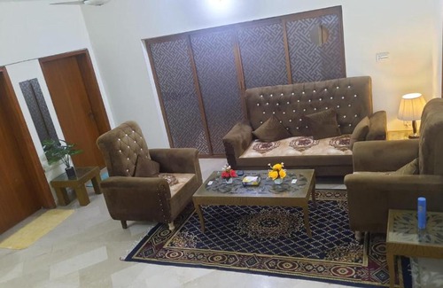 E-11 Sector Casa | Majestic Lodges Guest House Islamabad - 8 bedrooms House