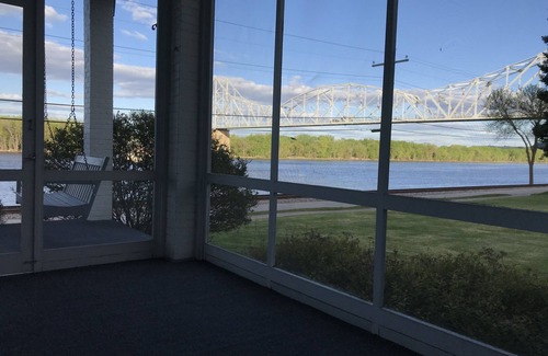 Lansing Casa | Majestic Mississippi River Views! Booking for August!