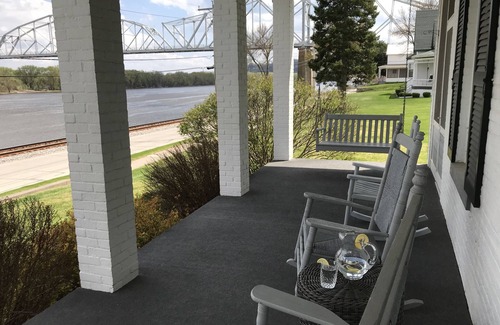 Lansing Casa | Majestic Mississippi River Views! Booking for August!