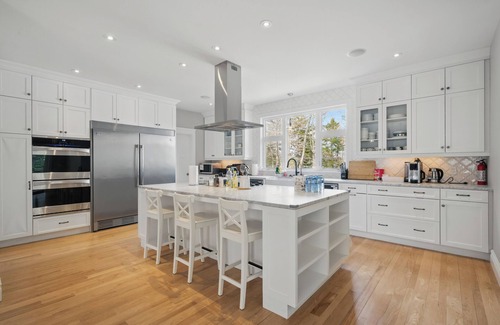 Hammonds Plains Casa | Majestic Retreat on Schmidt Lake