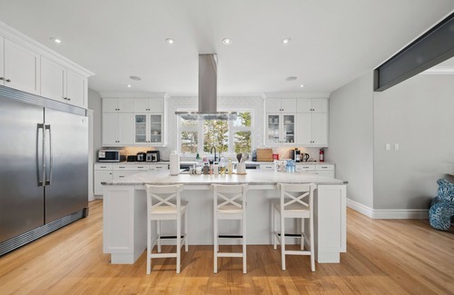 Hammonds Plains Casa | Majestic Retreat on Schmidt Lake