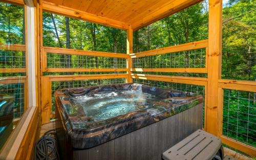 Gatlinburg - Pigeon Forge Villa | Majestic Timber