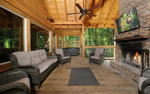 Gatlinburg - Pigeon Forge Villa | Majestic Timber