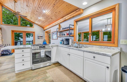 De Soto Casa | Majestic View Sleeps 8-HOT TUB