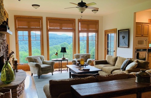 Cullowhee Condominio | Majestic views from this fabulous condo in Trillium Links & Lake Club community!