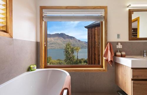 Sunshine Bay Casa | Majestic Waters