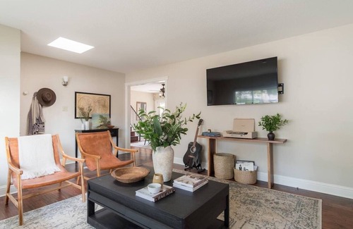 North Junior College Neighborhood Association Casa | Major Dr. · Stylish-Quiet-Spa&Pool-WiFi-Wine Country Getaway!