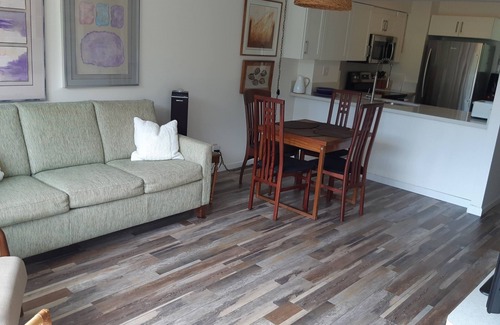 Makaha Condominio | Makaha Valley Towers 1 BR - Muy pintoresco y recientemente renovado!