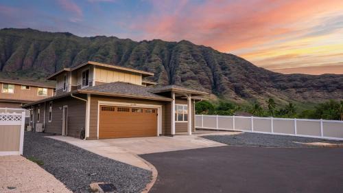 Makaha Valley Villa | Makaha Villa by AvantStay Mountain Ocean Views