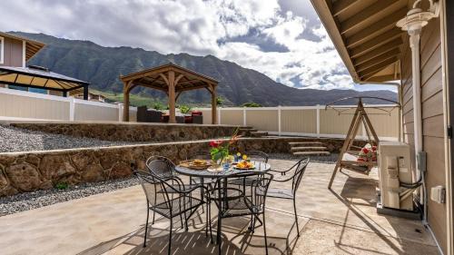 Makaha Valley Villa | Makaha Villa by AvantStay Mountain Ocean Views