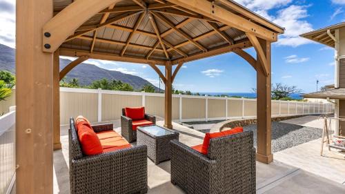 Makaha Valley Villa | Makaha Villa by AvantStay Mountain Ocean Views