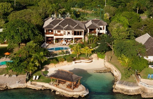 Discovery Bay Villa | MAKANA VILLA JAMAICA - Villa de 6 dormitorios frente al mar de lujo Discovery Bay - Personal incluido