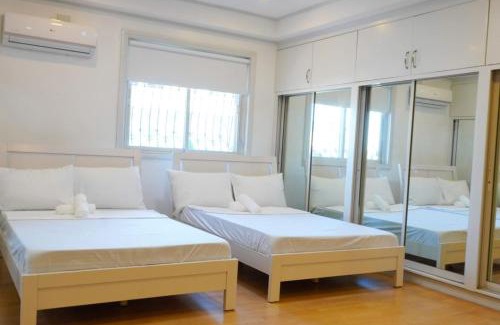 Guadalupe Nuevo Casa | Makati Altean Apartment (Delfin Room)