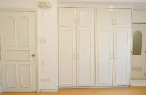 Guadalupe Nuevo Casa | Makati Altean Apartment (Leonora Room)
