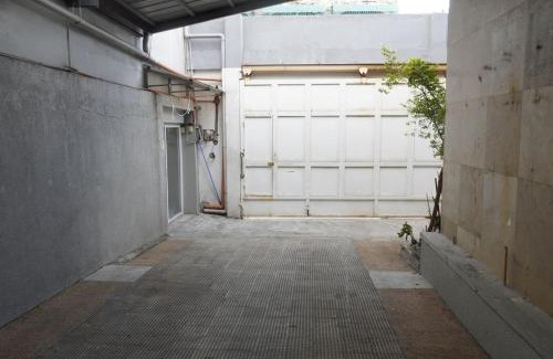 Guadalupe Nuevo Casa | Makati Altean Apartment (Maura Room)