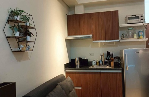 Legazpi Village Apartamento | Makati Luxury - Amazing Views - Food, Shops, Nightlife Steps Away