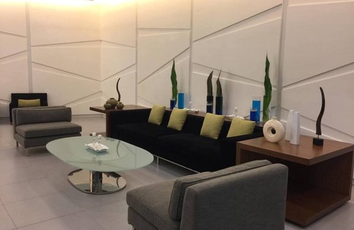 Legazpi Village Apartamento | Makati Luxury - Amazing Views - Food, Shops, Nightlife Steps Away