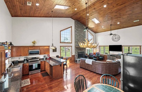 Union Hall Otro | Make memories at this unique and family-friendly place