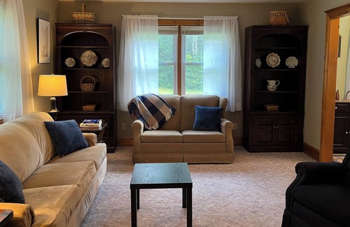 Sheffield Casa | Make your getaway to the Berkshires! Convenient to skiing, races, music & dance!
