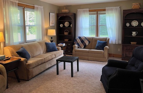 Sheffield Casa | Make your getaway to the Berkshires! Convenient to skiing, races, music & dance!