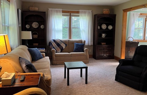 Sheffield Casa | Make your getaway to the Berkshires! Convenient to skiing, races, music & dance!