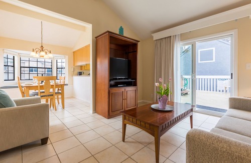 Oxnard Shores Hotel | Make Your Trip More Enjoyable! 4 Relaxing Units, Fully-Equipped Kitchen, Parking