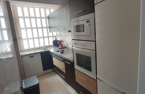 Doctor Barraquer-Grupo Renfe-Policlinico Apartamento | Siéntete como en casa en el Apartamento de Luz, Sevilla, Macarena. Free parking