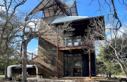 Fredericksburg Casa | Maker's tree tower on 5 wooded acres, peaceful and unplugged