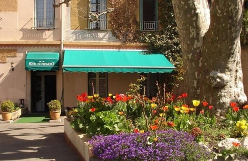 Digne-les-Bains Hotel | Making The Best Memories Along The Way! Triple Room, Free Parking!