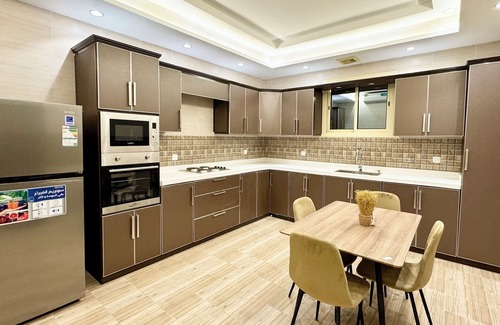 Mecca Apartamento | Makkah Modern Luxurious Apartment Near Haram With Living and Full Kitchen